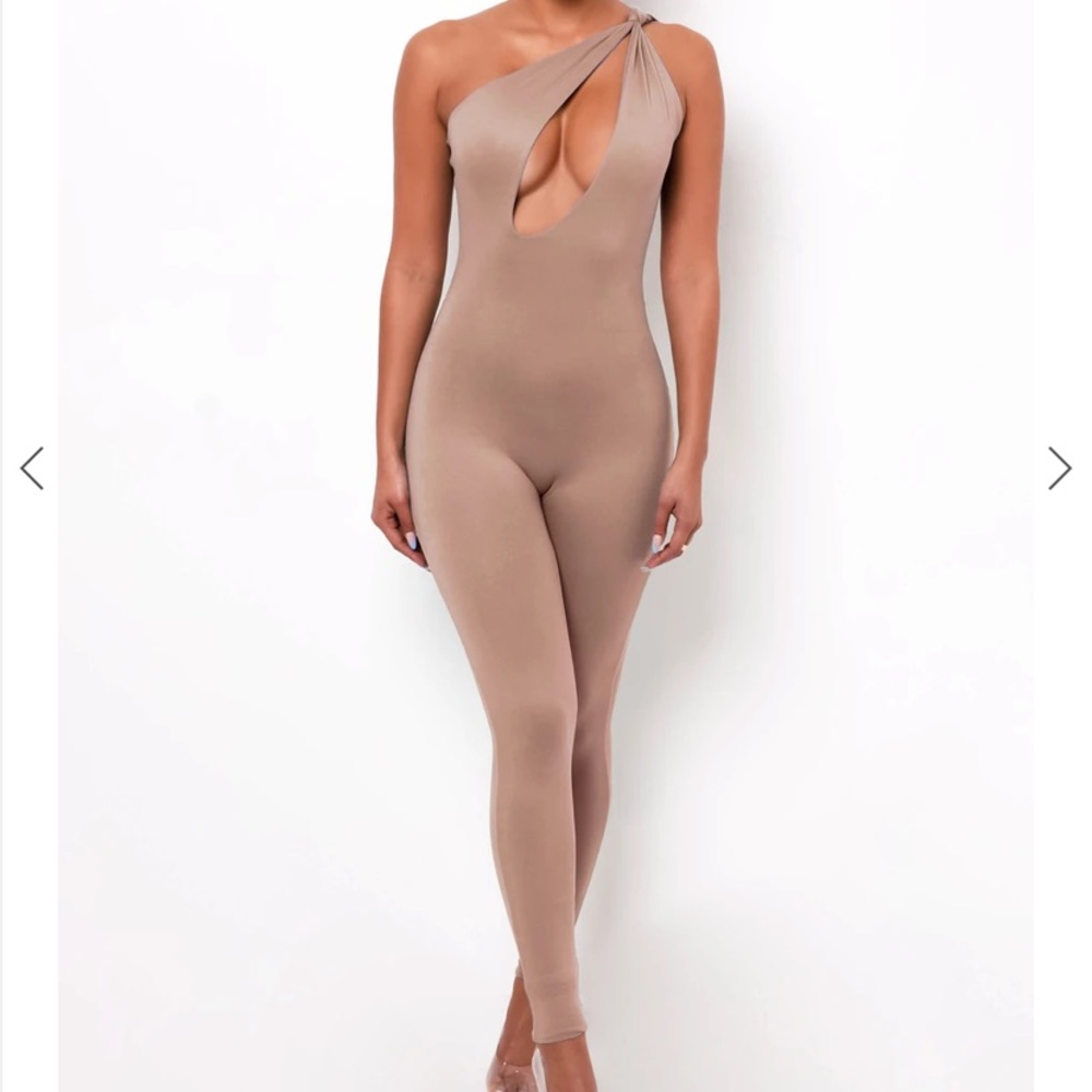 Worn once. Size small. Stretchy material.